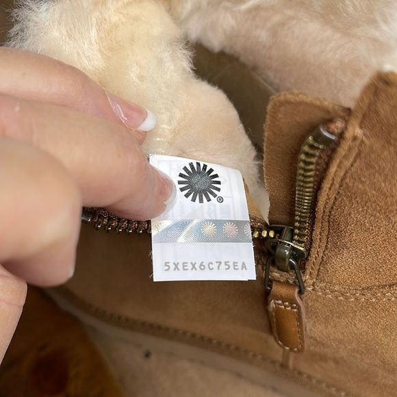 UGG CLASSIC FEMME Zip Mini - Picture 7 of 7